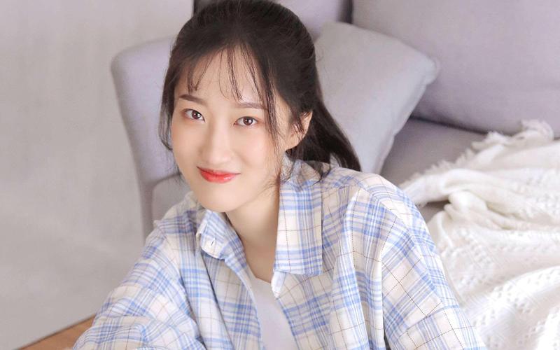 美女被喷满脸精子av的相关介绍