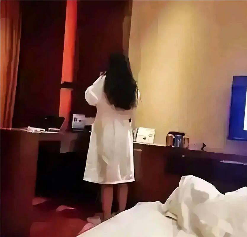 女老师被爆操的相关介绍
