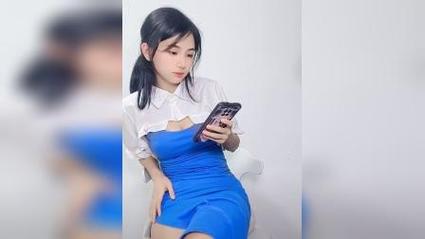 一边亲一边摸一边脱一边的相关介绍