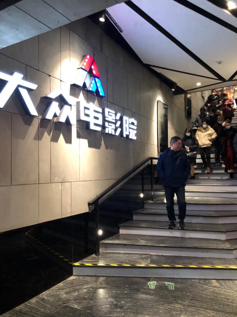 女性分泌物是黄颜色是咋回事的相关介绍