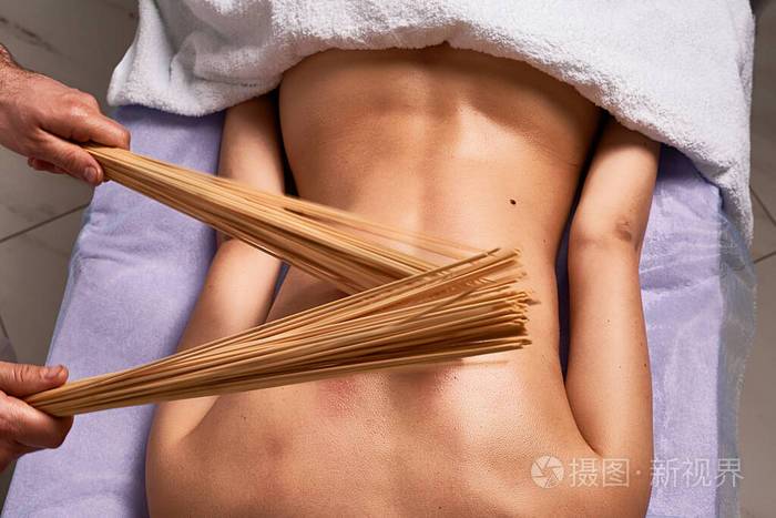 美女被扒开逼操的相关介绍