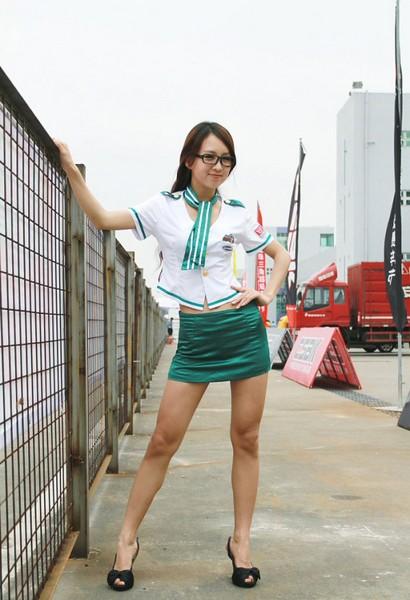 美女老师被同学操的相关介绍