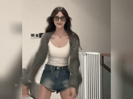 男女一边摸一边亲的相关介绍