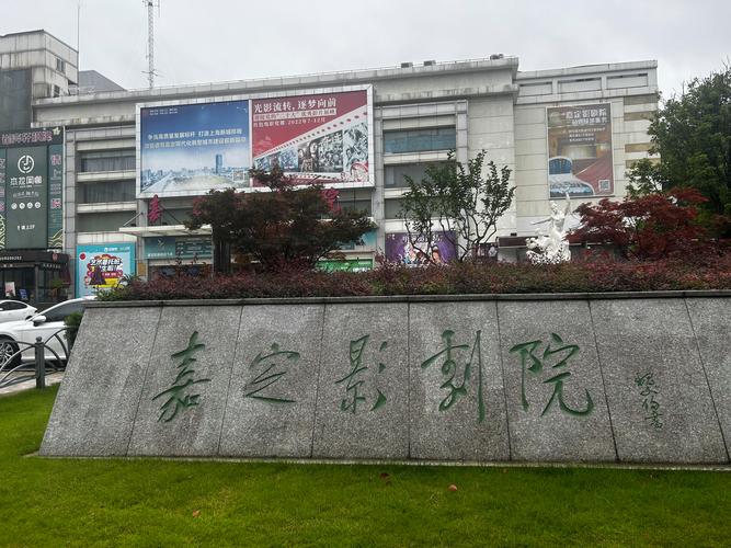 一边舔一边摸视频的相关介绍