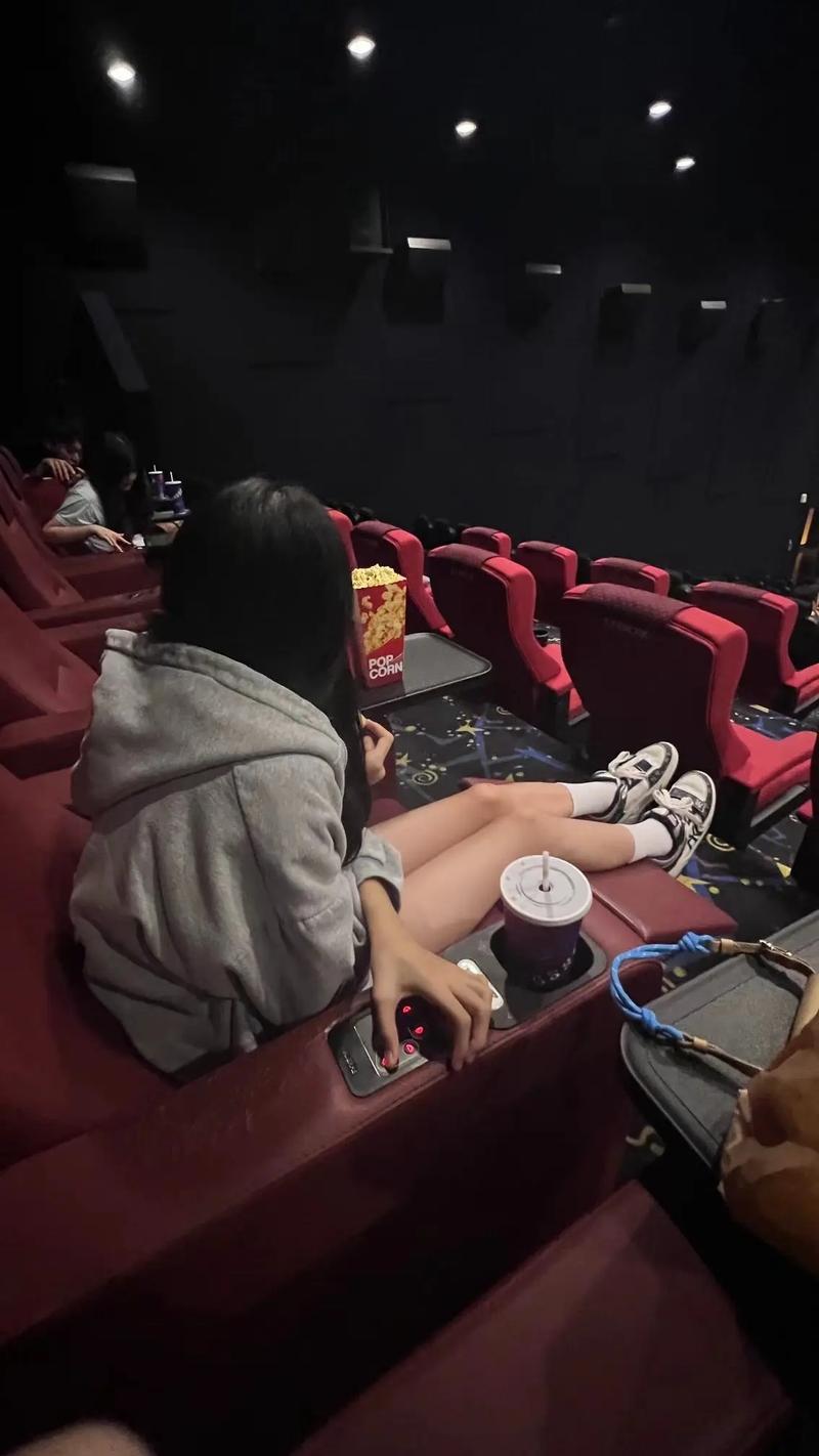 亚洲成在人线影院的相关介绍