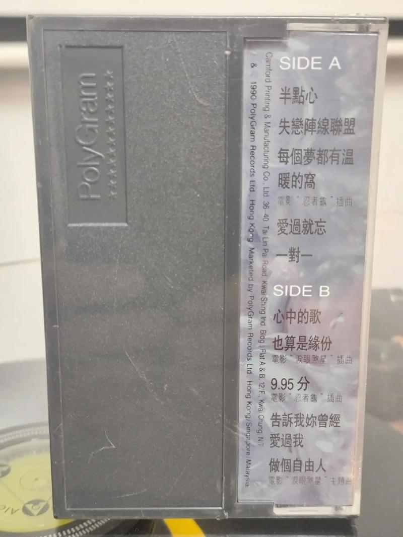 一边亲一边摸一边爽的相关介绍